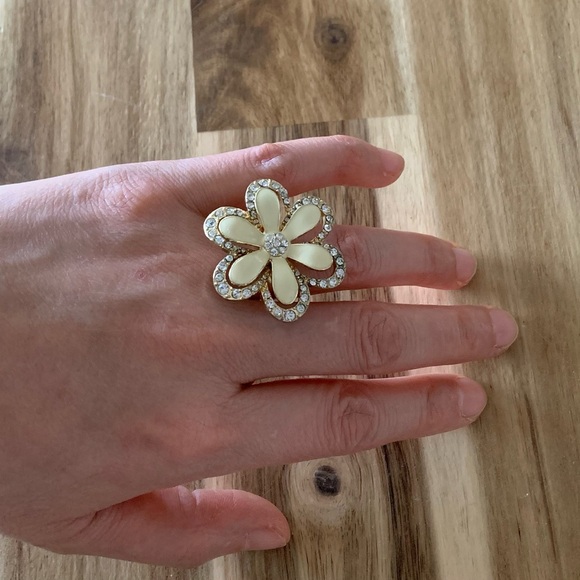 Creamy white enamel ring with rhinestone ring Szie 7 NWOT - Picture 4 of 6